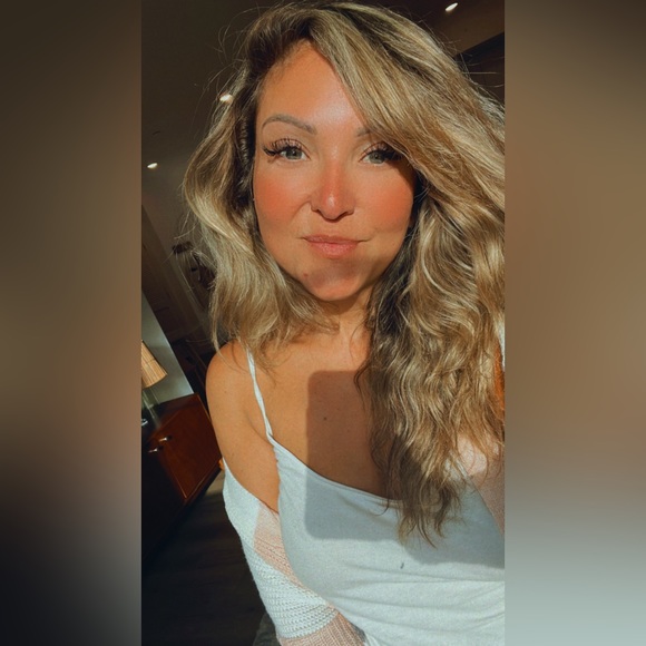 Meet your Posher, Candice - Picture 1 of 1